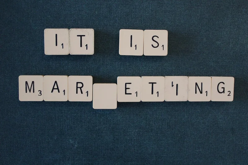 3. Choisir les bons canaux : SEO, publicité et réseaux sociaux